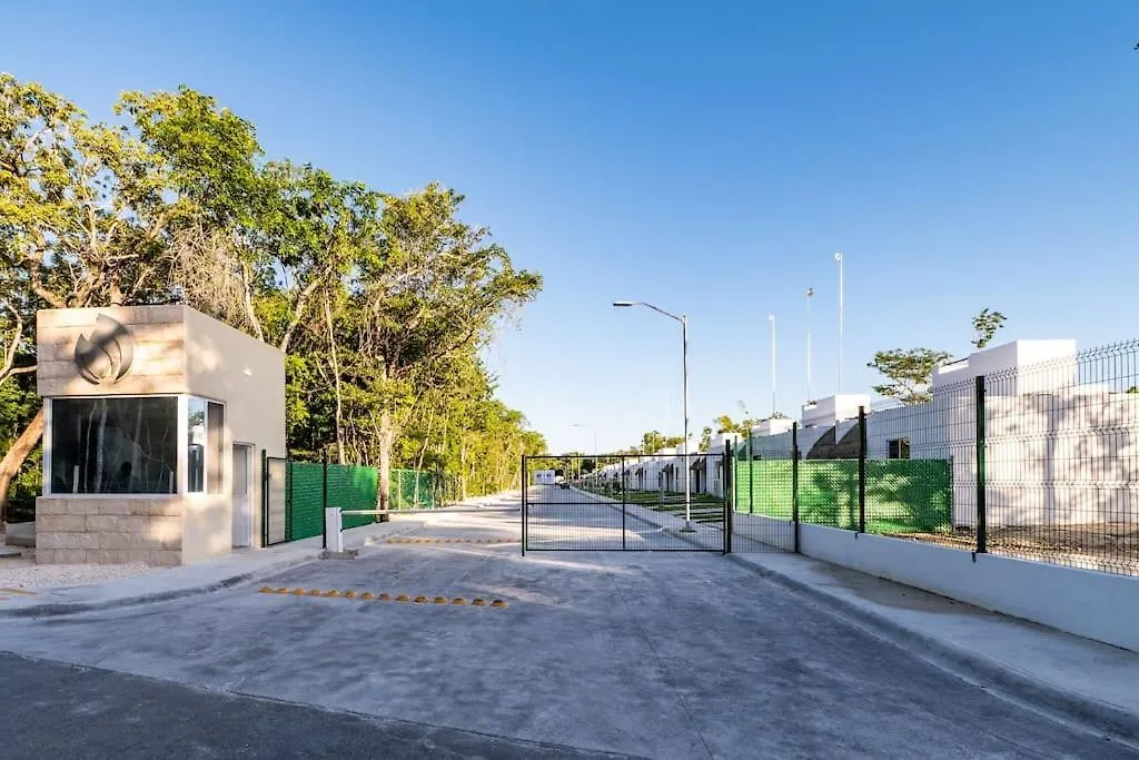 The Smurfs Townhome. Pool / Free Parking. Puerto Morelos Dom wakacyjny
