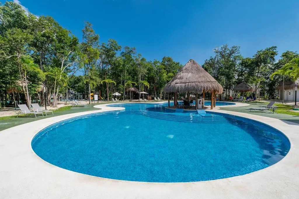 The Smurfs Townhome. Pool / Free Parking. Puerto Morelos Dom wakacyjny